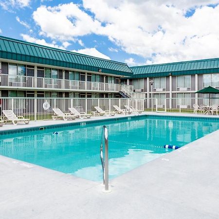 Red Roof Inn & Suites Dekalb Exteriér fotografie