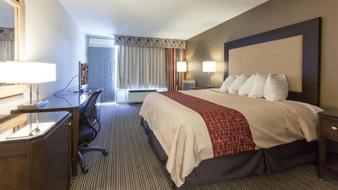 Red Roof Inn & Suites Dekalb Exteriér fotografie