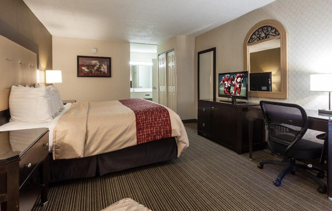 Red Roof Inn & Suites Dekalb Exteriér fotografie