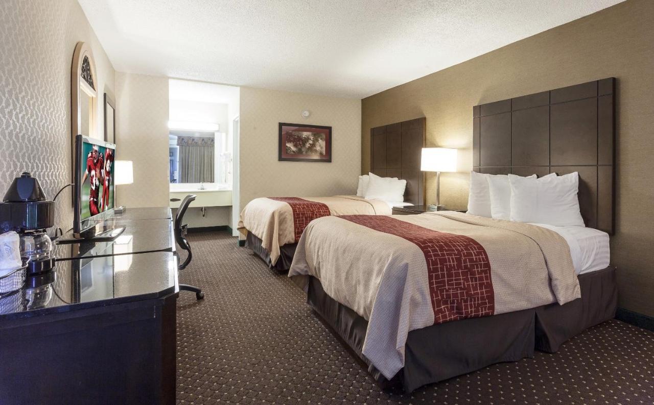 Red Roof Inn & Suites Dekalb Exteriér fotografie