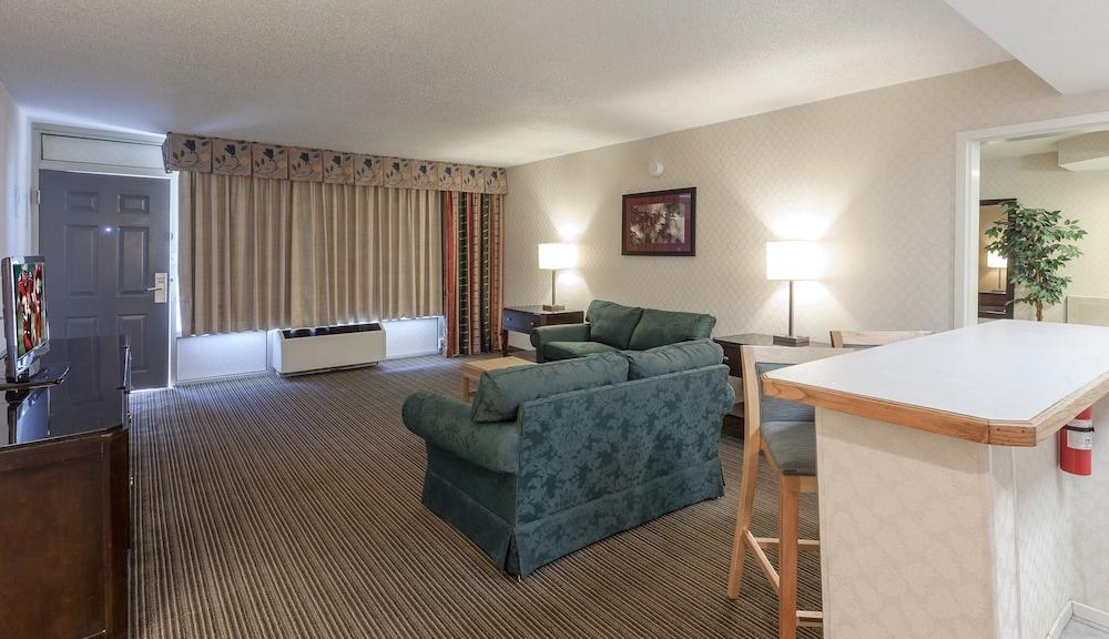 Red Roof Inn & Suites Dekalb Exteriér fotografie