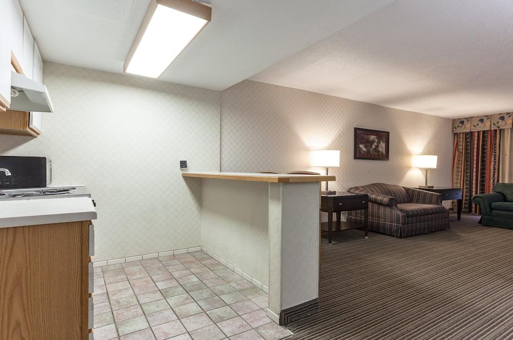 Red Roof Inn & Suites Dekalb Exteriér fotografie