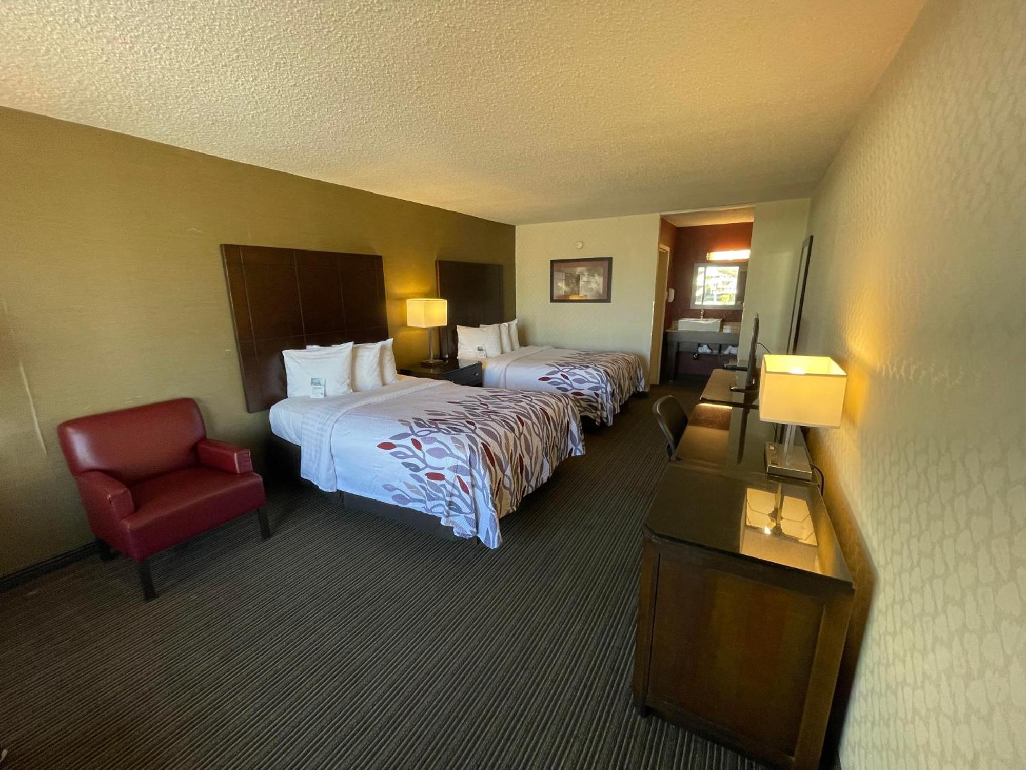 Red Roof Inn & Suites Dekalb Exteriér fotografie