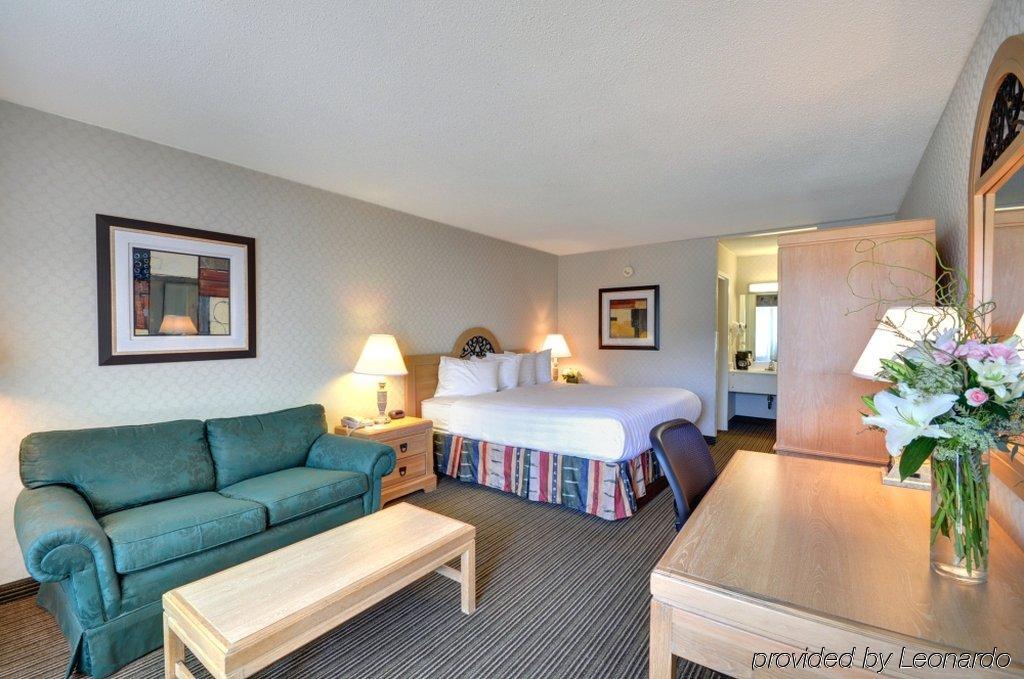 Red Roof Inn & Suites Dekalb Pokoj fotografie