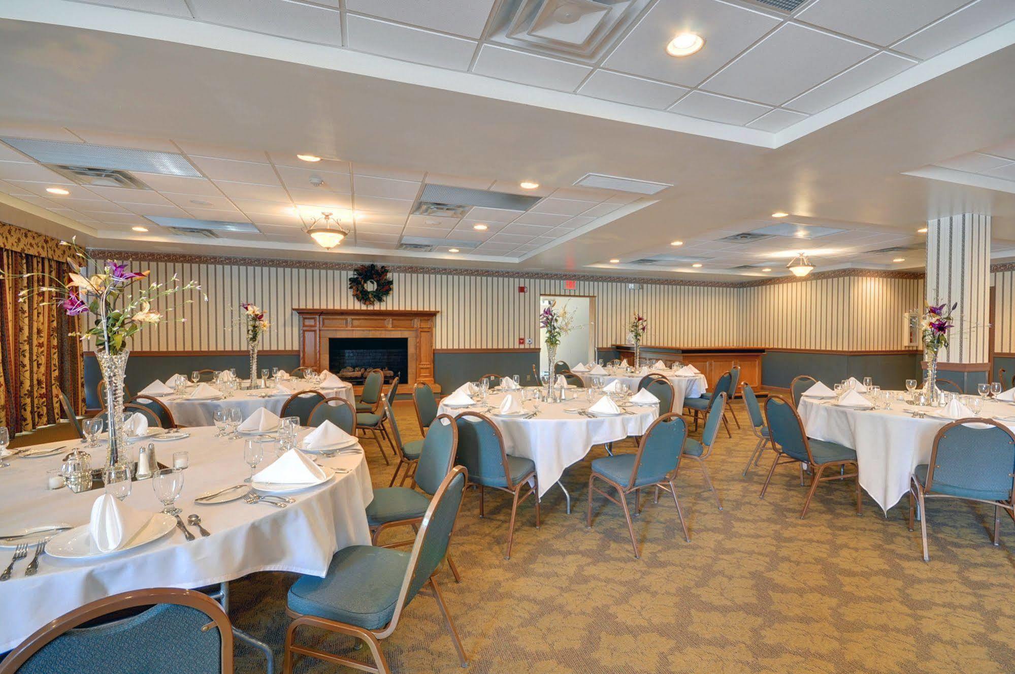 Red Roof Inn & Suites Dekalb Restaurace fotografie